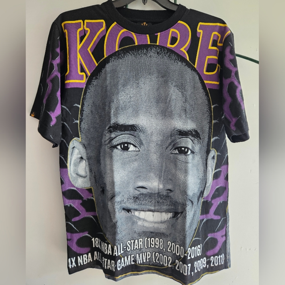 Kobe Bryant 'Black Mamba' The Crown AOP In Size Large (Oversize Fits An XL)